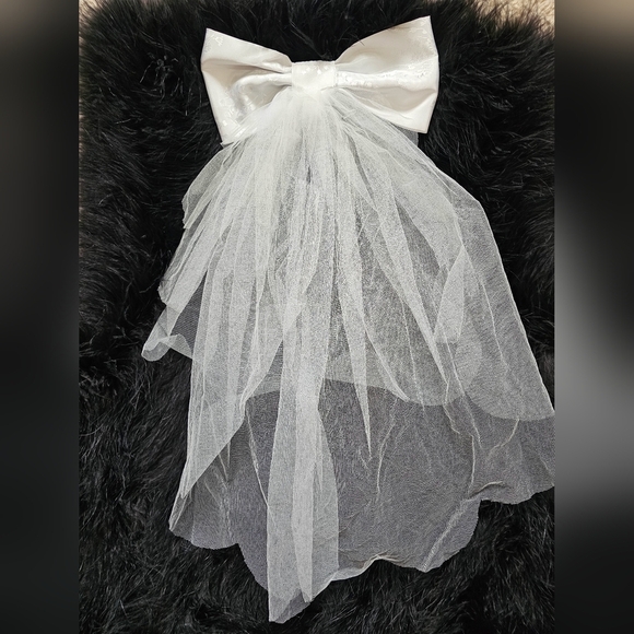 Girl's First Communion or Flower Girl White Dress - Veil included - Picture 10 of 10